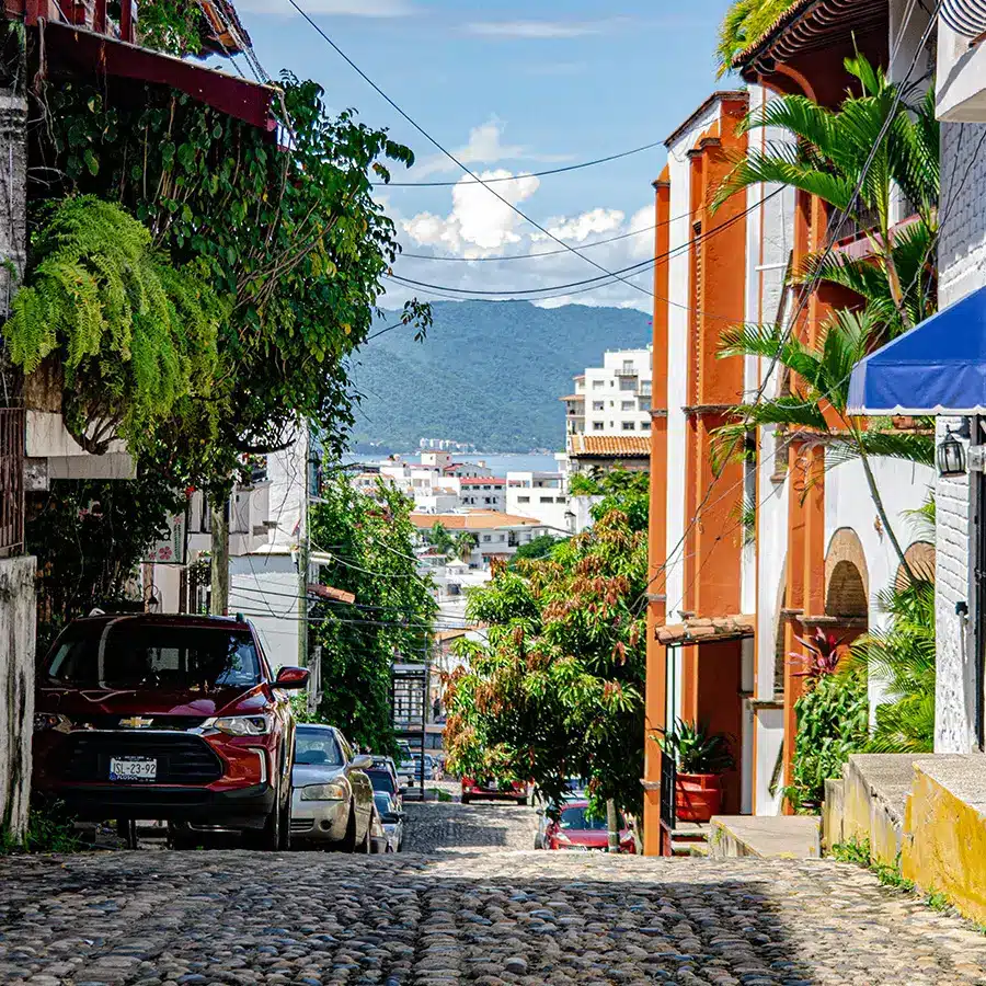 Customs Information
The import of your personal items and household goods into Mexico are subject to import and export rules and regulations. 

Your Abels Move Manager will provide you with tailored information to guide you through this part of the relocation process.

For now, here is a little breakdown of what to expect to help you start planning your move abroad.  

For your items to clear customs, you will need to provide some specific documentation. Our friendly team will discuss these requirements with you ahead of your move, the documents required at customs will depend on your status and personal situation. 

Explore the FIDI Customs Guide for Mexico, for further guidance ahead of your move consultation with a trusted member of the Abels team.